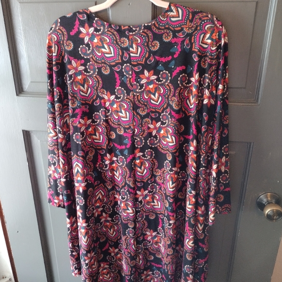LuLaRoe Sweaters - LuLaRoe Lindsay